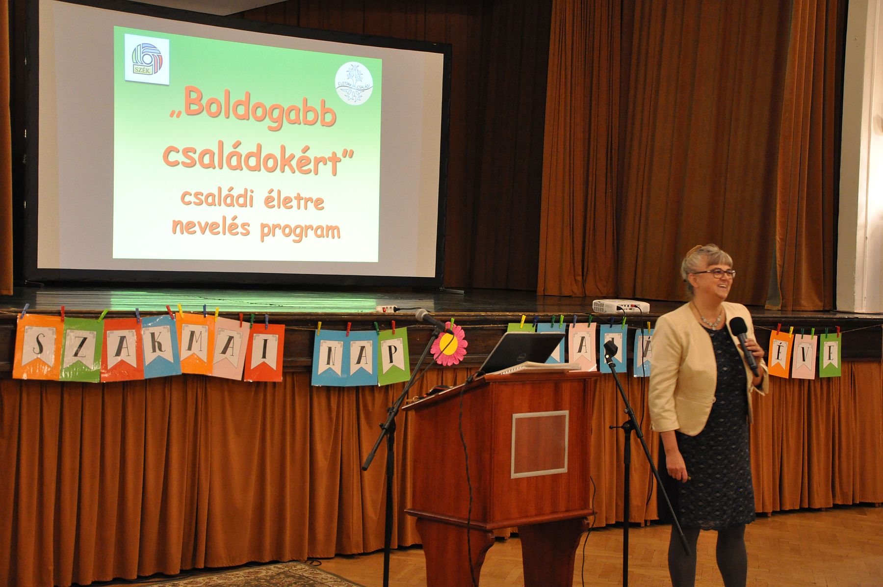 Szakmai konferenciával folytatódott a Fejér Megyei Gyermekvédelmi Napok